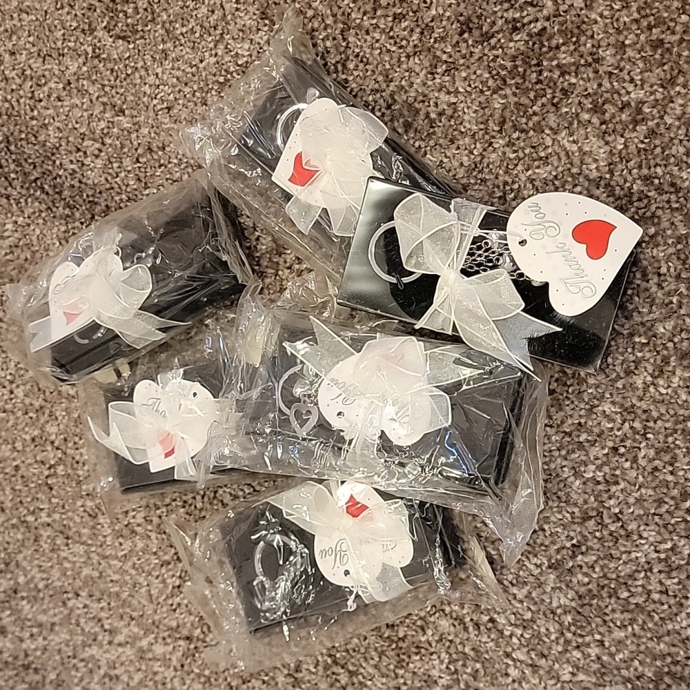 Heart Keychains Qty 24 - Picture 3 of 4